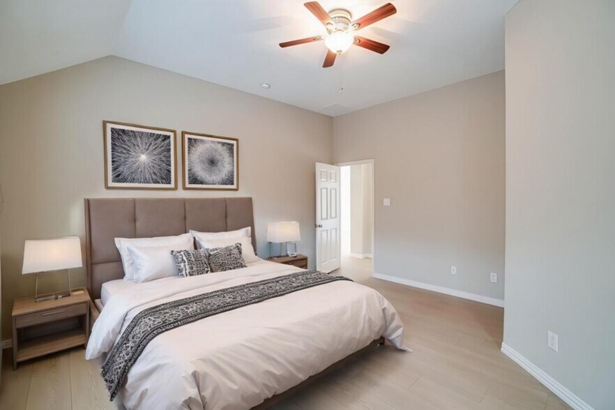 Building Photo - 9142 Crenshaw Ln