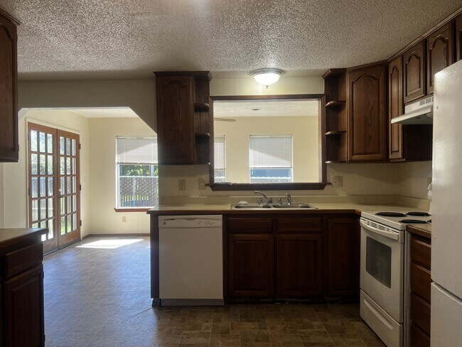 Building Photo - 3211 Alice Ave