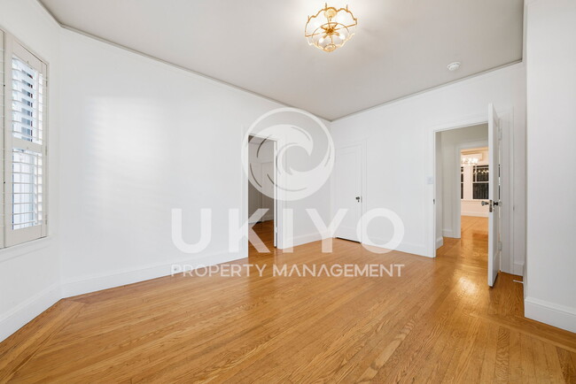 Building Photo - 860 Portal Ave