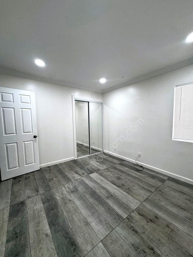 Building Photo - Newly Renovated 2 Bed, 1 Bath Home with Ap...
