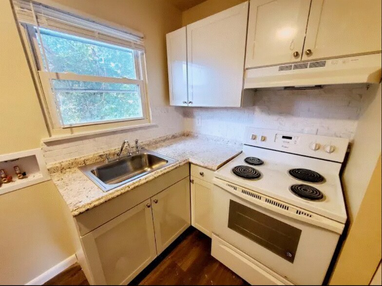 Building Photo - 1708 Carlisle Ave