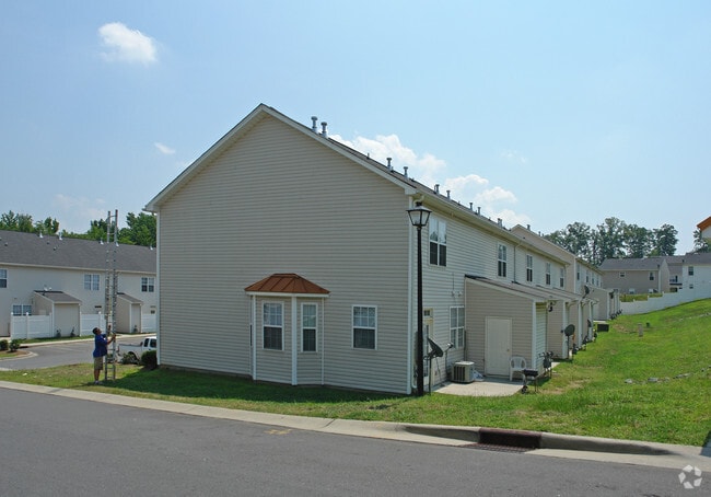 Building Photo - Kings Creek
