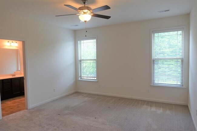 Building Photo - 153 Bur Oak Dr