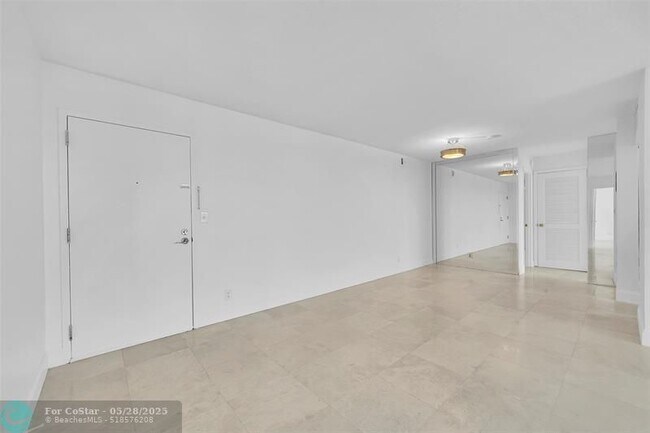 Building Photo - 2841 N Ocean Blvd