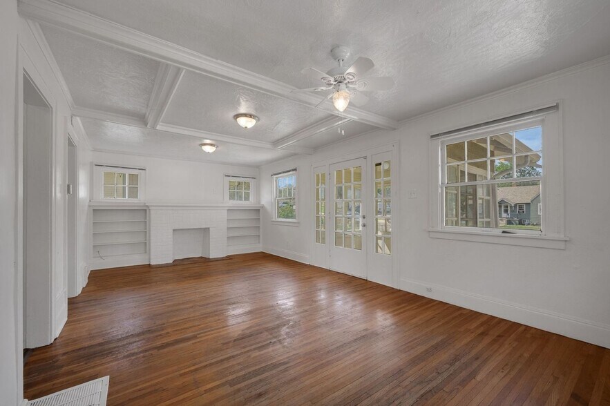 Building Photo - 922 21st St