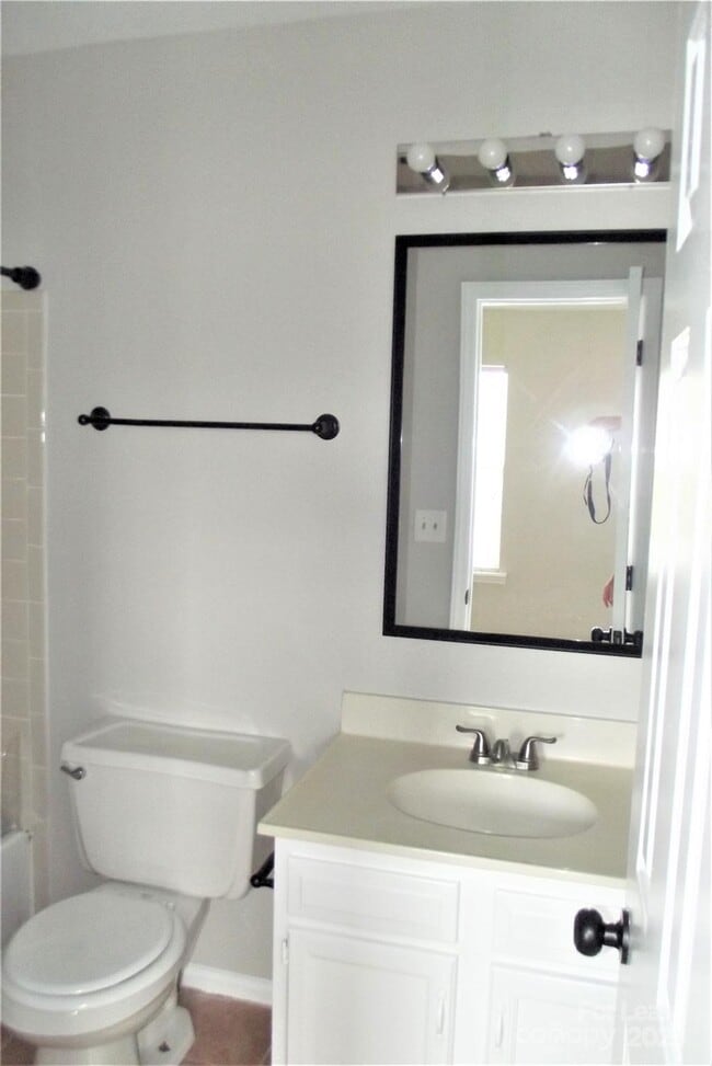 Building Photo - 8236 Golf Ridge Dr