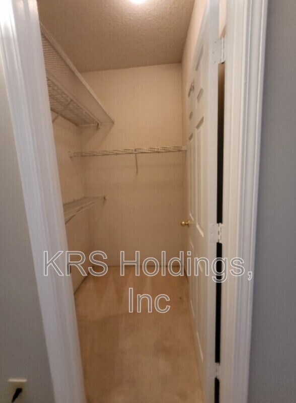 Building Photo - 13070 Autumn Woods Way