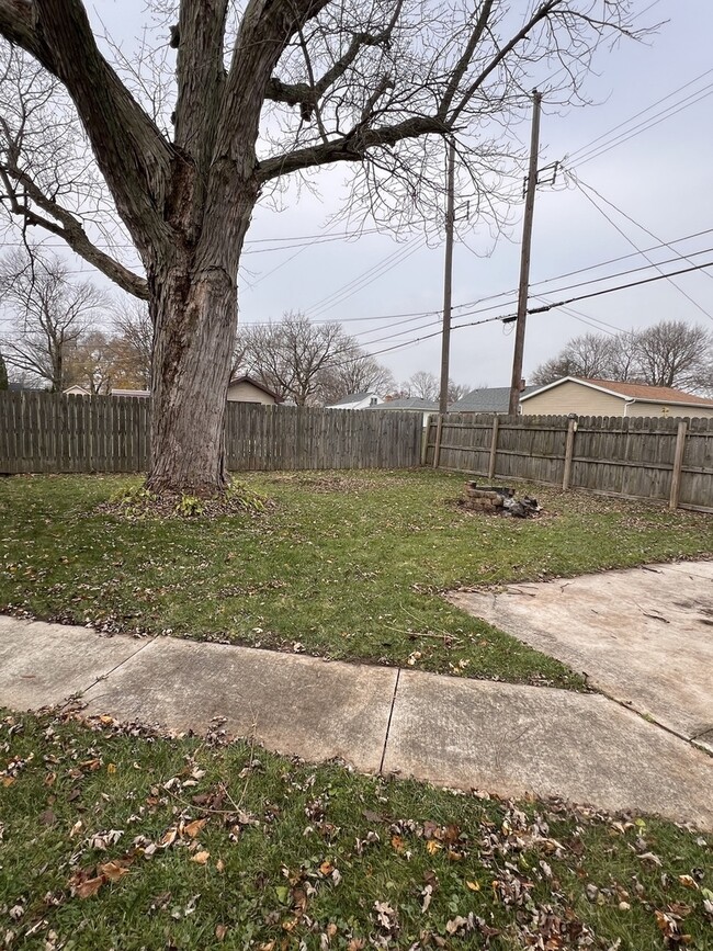 Building Photo - 1202 Reading St