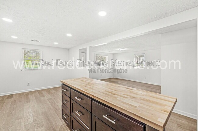 Building Photo - 1037 W 30th St
