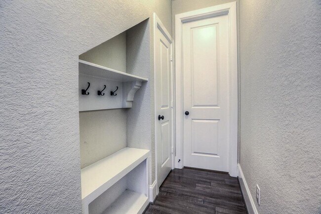 Building Photo - 11117 Sherwood Oak Ln