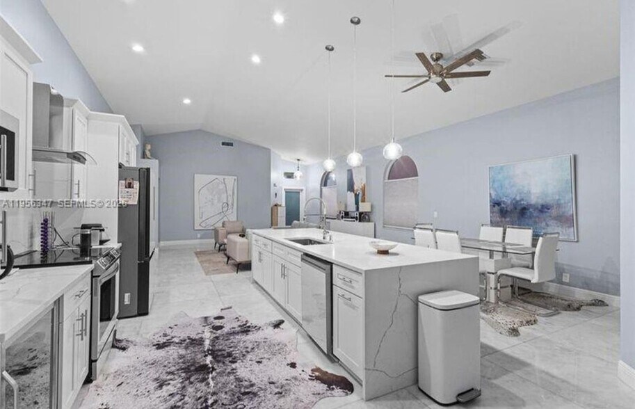 Building Photo - 6952 NW 27th Ct