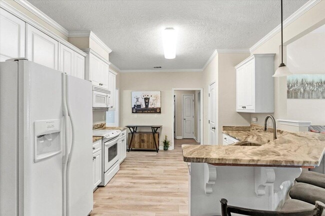 Building Photo - 676 Ventana Dr