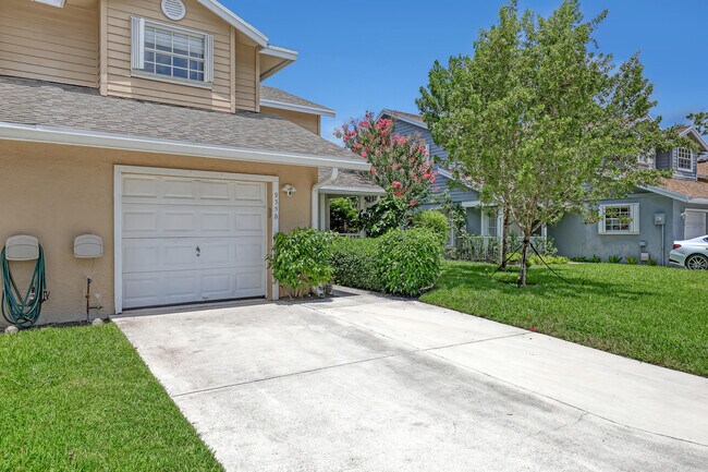 Building Photo - 935 Honeytree Ln