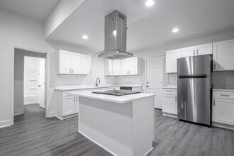 Building Photo - Timeless Elegance with Modern Upgrades – Stunning 3-Bedroom Little Rock Home!