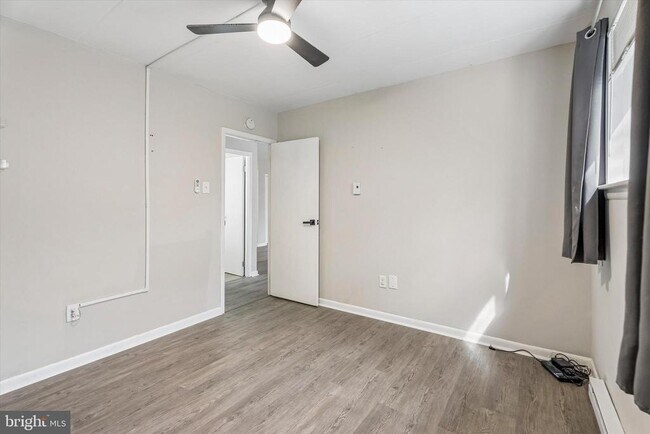 Building Photo - 400 Glendale Rd