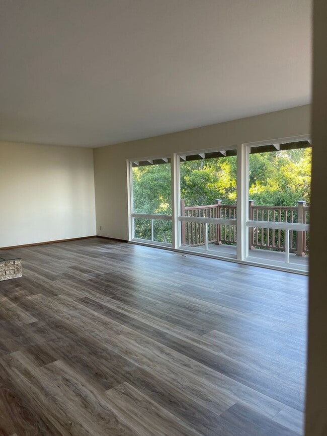 Building Photo - 8311 Buckingham Dr