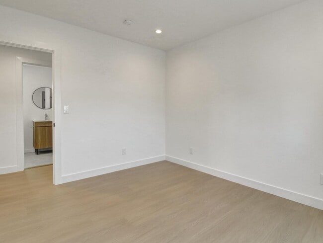 Building Photo - 644 Pier Ave