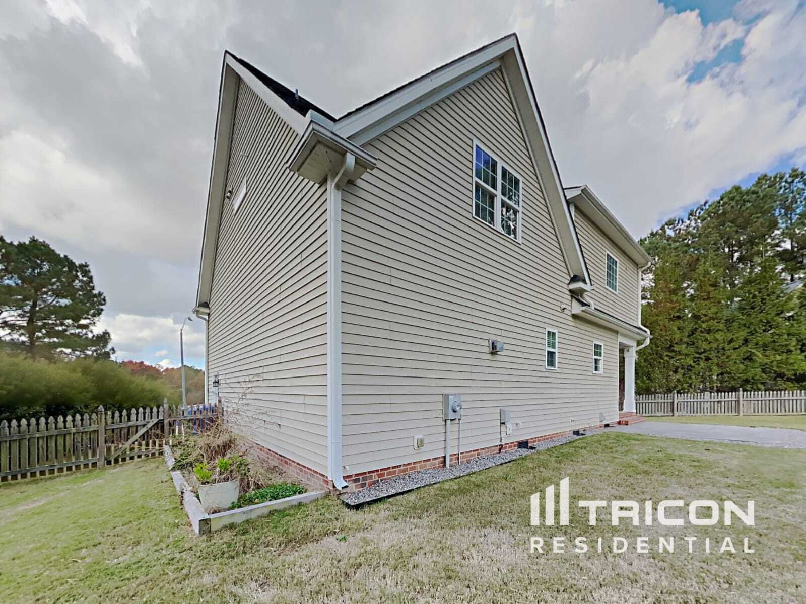 Building Photo - 806 Natural Springs Ct
