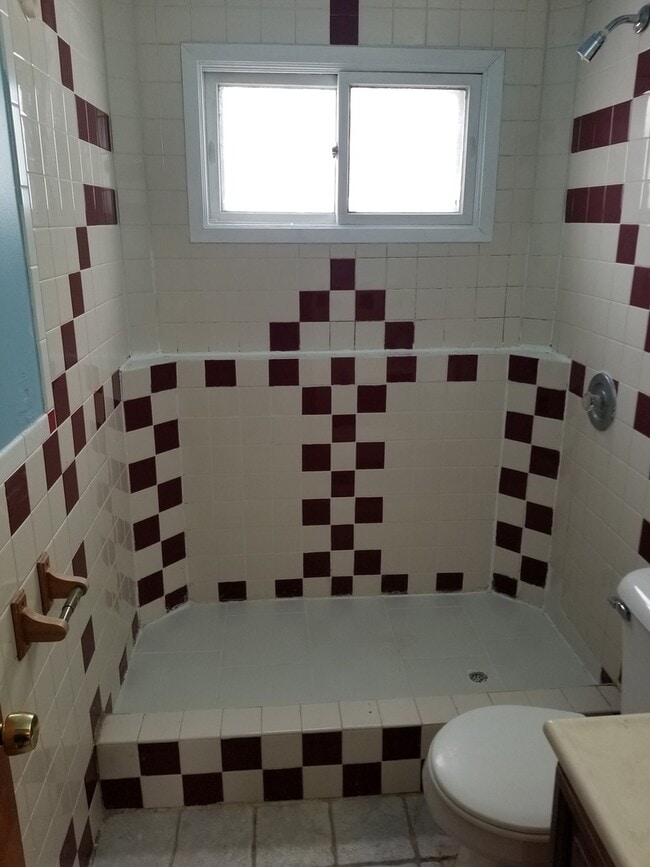 Building Photo - 547 N Ridgemoor Ave