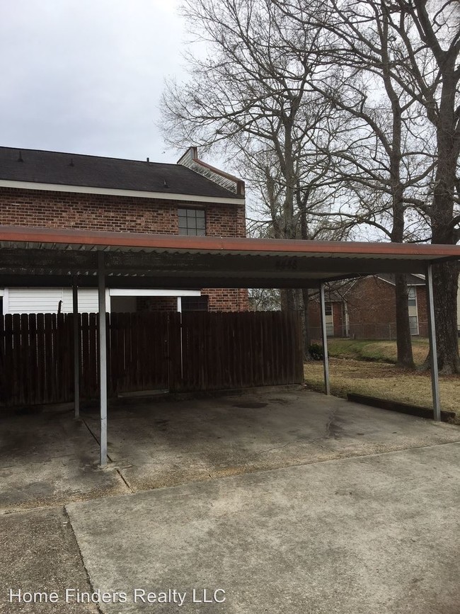 Building Photo - 2 br, 2.5 bath House - 4448 Stumberg Lane