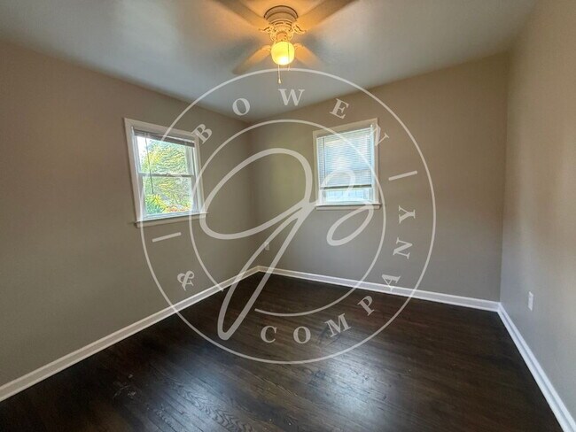 Building Photo - "Charming 2-Bedroom retreat in Toledo