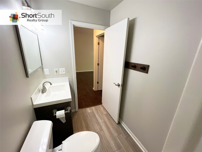 Building Photo - Beautiful 2 Bed 2 Bath Condo For Rent in R...