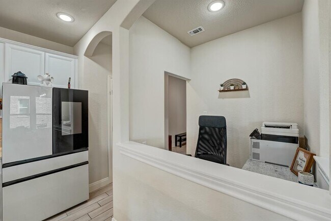 Building Photo - 17012 Pleasanton Cove