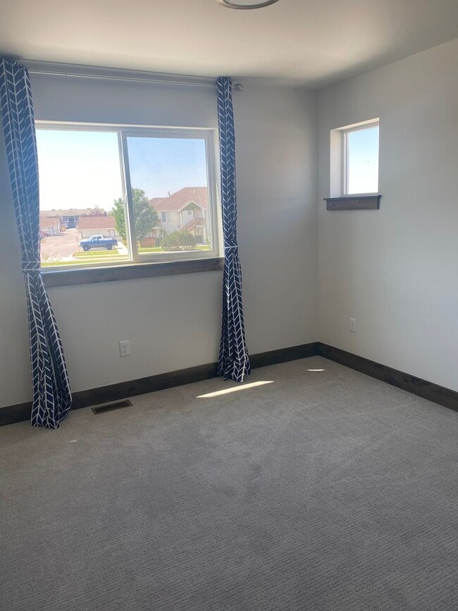 Building Photo - 3 Bed 2 1/2 Bath Condo in Bozeman