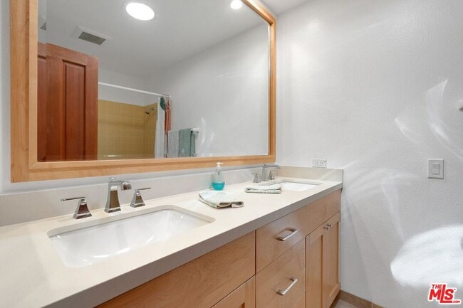 Building Photo - 5942 Paseo Cyn Dr