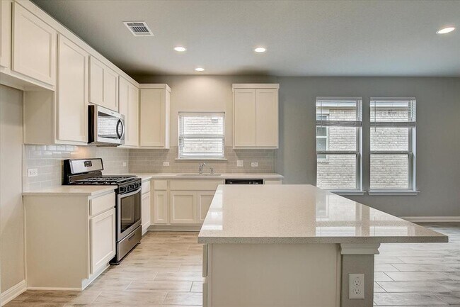 Building Photo - 108 Peruvian Ln