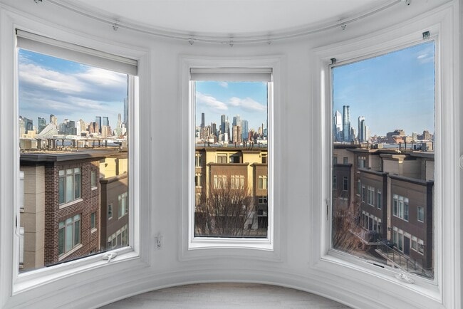 Building Photo - 34 Cambridge Wy