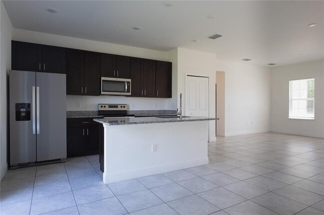 Building Photo - 422 Marion Oaks Course