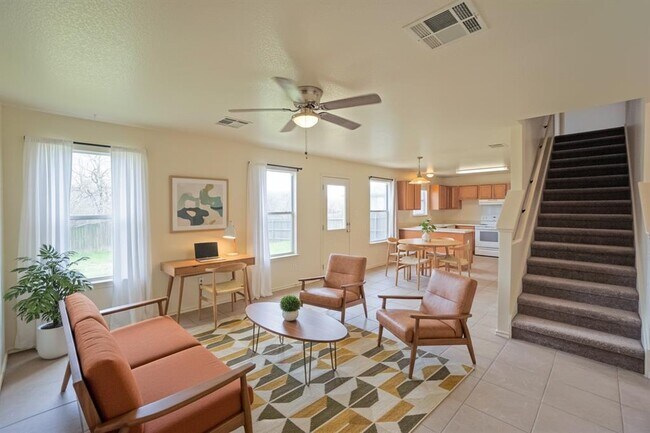 Building Photo - 714 Lavaca Loop