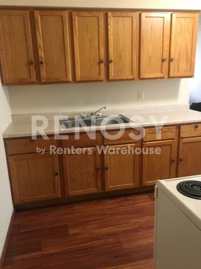 Building Photo - Wonderful 2BD / 1 BA DUPLEX  in Minneapolis Available 1/1/2024!