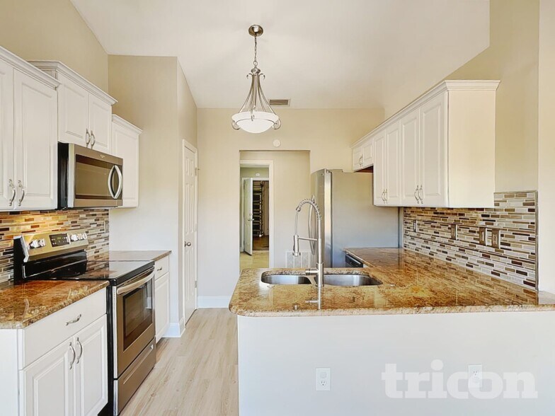 Building Photo - 8606 Lisa Blvd