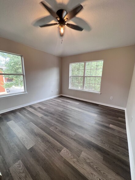 Building Photo - 3211 Pine Oak Trail