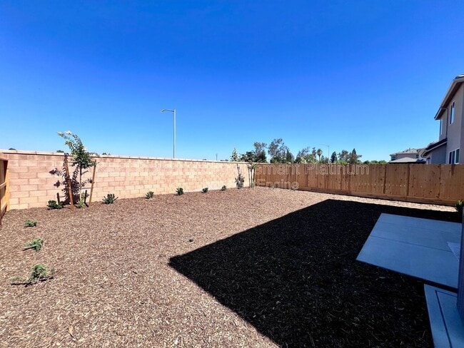 Building Photo - 2059 N Wagon Ln