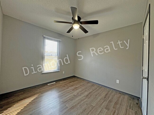 Building Photo - 1503 W Rainey St