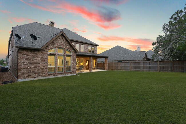 Building Photo - 632 Sydney St