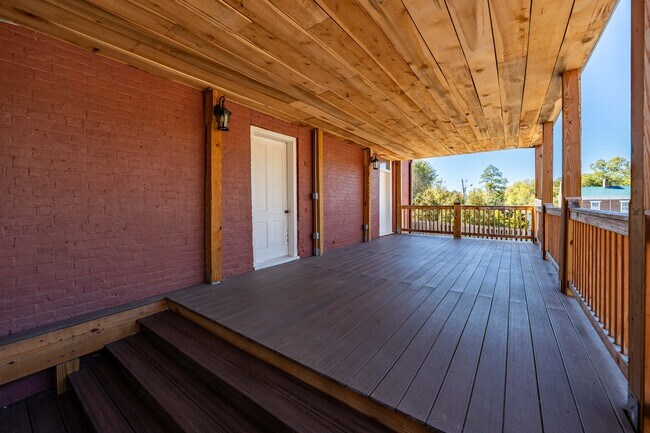 Building Photo - 120 S Cherokee St