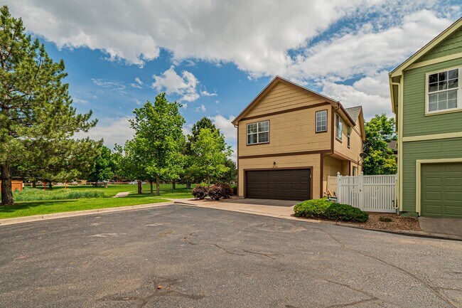 Building Photo - Spacious 4BD, 3.5BA Aurora Highlands Home ...