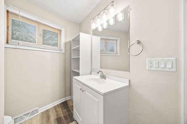 Building Photo - 246 Miller Ave