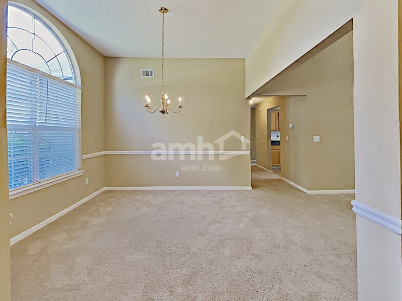 Building Photo - 702 Fletcher Dr
