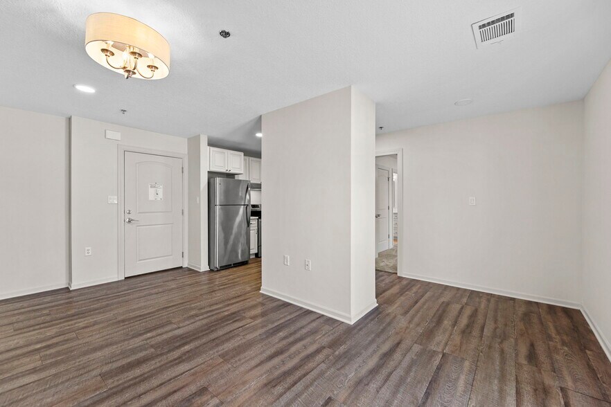 Building Photo - 2900 NE Kendallwood Pkwy