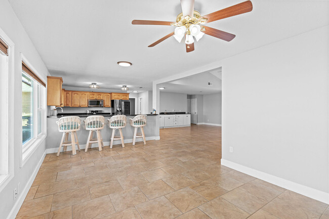 Building Photo - 3876 Paradise Bay Dr