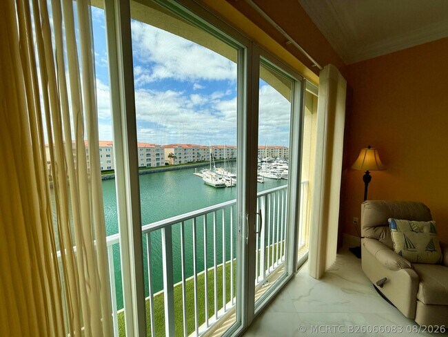 Building Photo - 8 Harbour Isle Dr E
