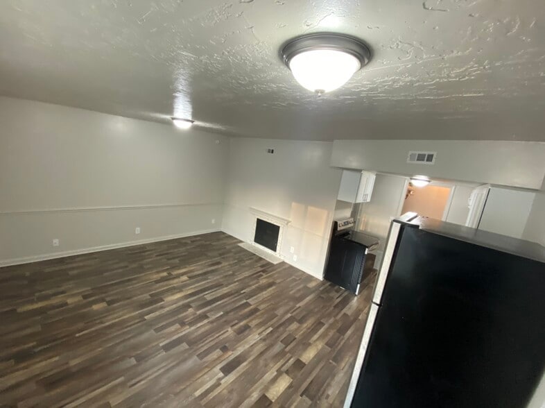 Building Photo - 8833 S 360 E