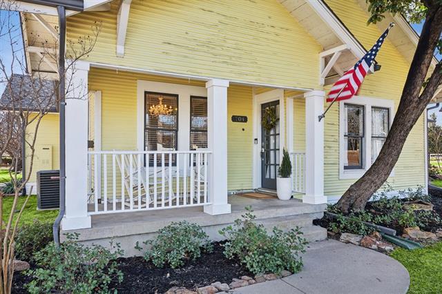 Building Photo - 704 Williams St