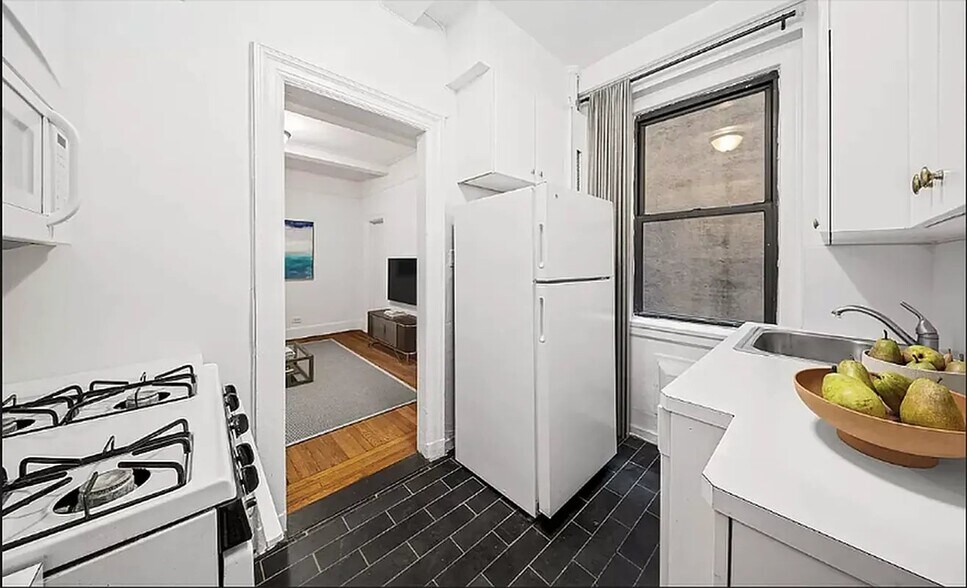 Primary Photo - 151 W 74th St