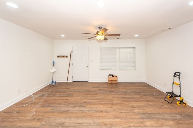 Building Photo - 4 Bedroom 2 Bath Home in Pinewood Vista - North Charleston